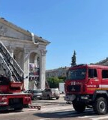МВД показало, как ликвидируют последствия ракетного удара по центру Чернигова – видео