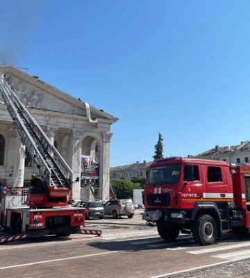МВД показало кадры ликвидации последствий террористического удара по Чернигову: фото и видео
