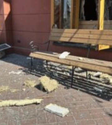 Внаслідок ракетного удару росіян по центру Чернігова поранення отримали щонайменше 11 дітей