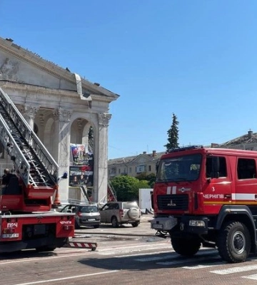 Звичайну суботу Росія перетворила на день болю: Зеленський показав наслідки обстрілу Чернігова
