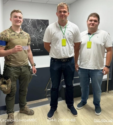 Посвідчення водія для іноземця в Україні: боєць інтернаціонального легіону отримав документ
