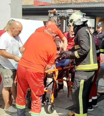 Загальна вага - понад пів тонни: у Луцьку на 21-річного хлопця впали дерев&amp;#039;яні плити