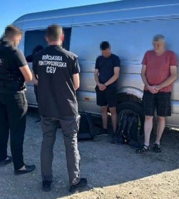 На Рівненщині затримали підприємців, які оформляли ухилянтів як водіїв міжнародних рейсів