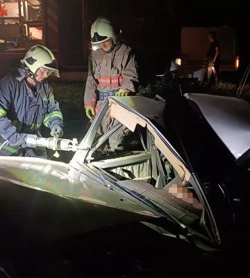В Дніпропетровській області водій ВАЗ не впорався з керуванням і врізався у стовп