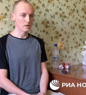 Російська пропаганда показала полоненого захисника Маріуполя, який потрапив під обстріл у Оленівці