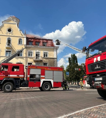 Терміново до Києва з Чернігова транспортують 12-річну дівчинку, яка постраждала від російської ракети (Відео)