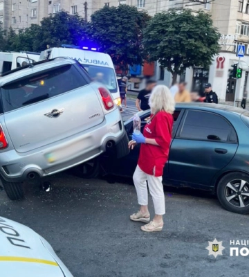 В автопригоді у Чернівцях постраждали шестеро осіб