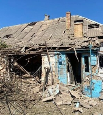 Війська РФ тричі вдарили по Нікопольскому району Дніпропетровщини: поранена 82-річна жінка