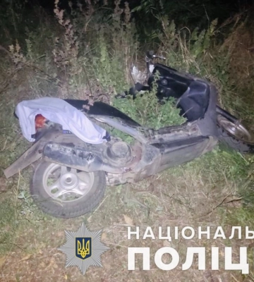 На Миколаївщині троє дітей на скутері потрапили під автівку, поліція шукає свідків ДТП