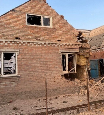 Враг ударил по Никополю из тяжелой артиллерии: пострадала женщина