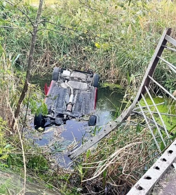 В АНД районі Дніпра &quot;Chevrolet&quot; злетів у річку