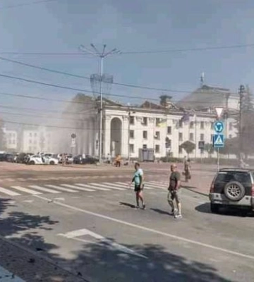 Площа, політехніка, театр. Зеленський відреагував на ракетний удар по Чернігову