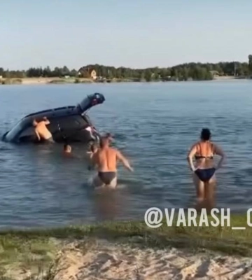 У кар`єрі поблизу Вараша тонув автомобіль (ВІДЕО)