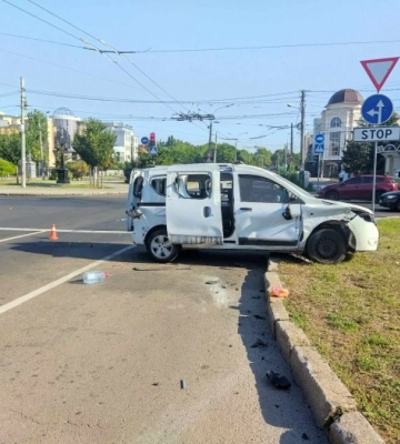 У центрі Миколаєва перевернулася автівка