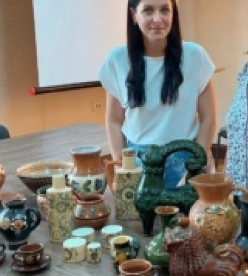 Ужгород: музею подарували понад 20 керамічних виробів середини ХХ століття