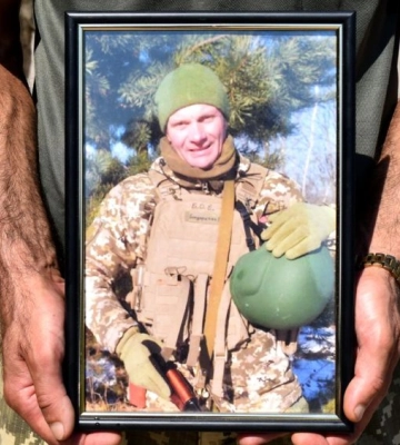 У Лебедині провели в останню путь загиблого героя Олега Бондаренка