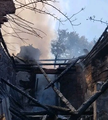 Окупанти в Харківській області обстріляли приватний сектор та медзаклад: є загиблий