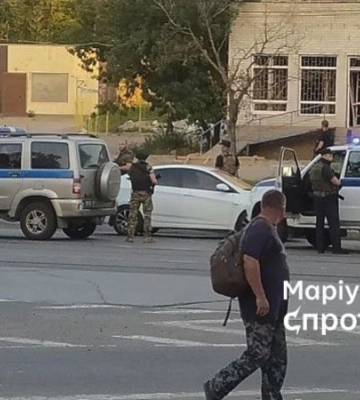 Окупанти риють окопи впритул до Маріуполя — Петро Андрющенко
