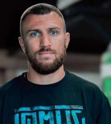 Проігнорувавши обстріл Чернігова: Ломаченко привітав фанатів зі святом цитатою архімандрита РПЦ