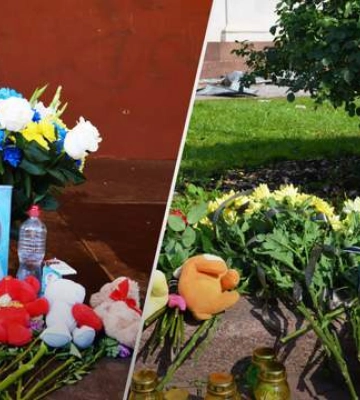 У Чернігові люди несуть квіти й іграшки до драмтеатру на знак пам&#039;яті про жертв ракетного удару РФ. Фото