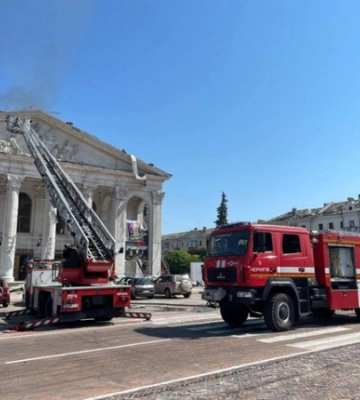 Удар по Чернігову: Основна сила вибуху була спрямована на людей, які перебували навколо Драмтеатру, - Офіс генпрокурора