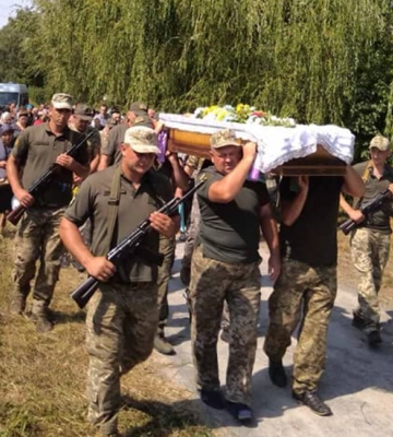 На Рівненщині провели в останню дорогу батька чотирьох дітей, який поліг на війні