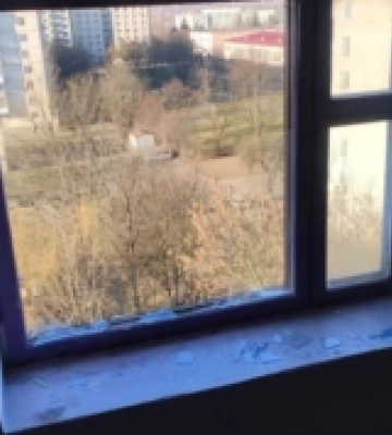 «Залетів людям на балкон»: у Рівному молодий хлопець випав з вікна
