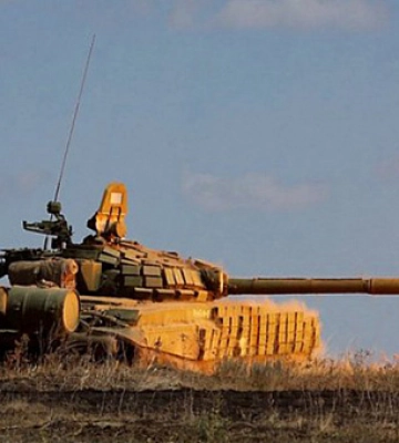 Російський танк обстріляв житловий будинок на Херсонщині, загинула жінка