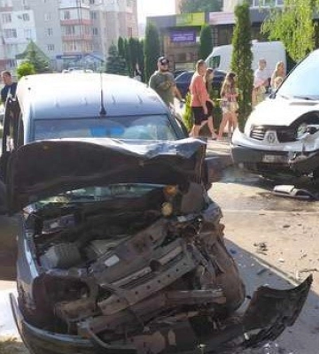 У Луцьку на Кравчука – аварія за участі двох автомобілів