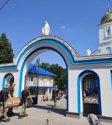 У Луцькому районі провели в останню дорогу воїна Володимира Холевінського 