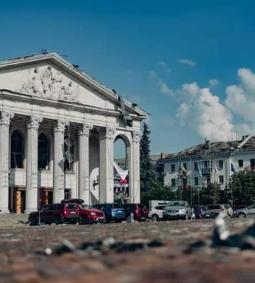 Удар по драмтеатру в Чернігові: росіяни налаштували ракету на максимальне ураження