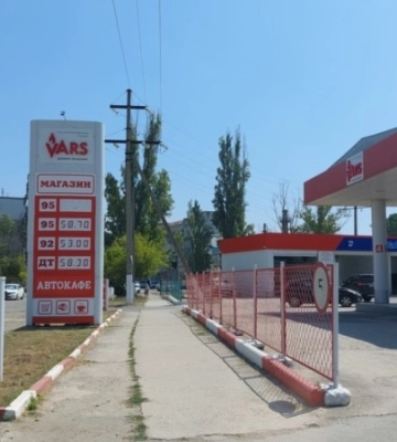 Нелегальные «разливухи» в гаражах и талоны на бензин. В Крыму – дефицит топлива
