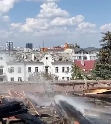 Ракетний удар по театру Чернігова: з&amp;#039;явилися нові кадри з місця трагедії. Відео