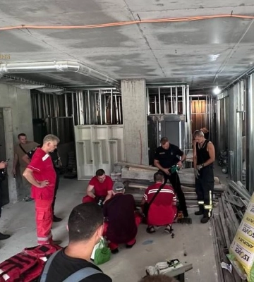 У Запоріжжі троє робітників впали у шахту ліфта: один чоловік загинув (ФОТО)