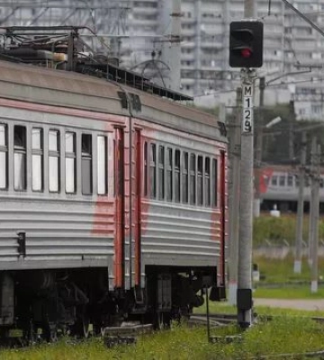 На залізниці у москві підпалили релейну шафу - потяги відстають від графіка