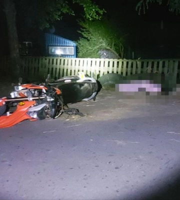 Врізався у дерево. У Сарненському районі загинув 23-річний мотоцикліят