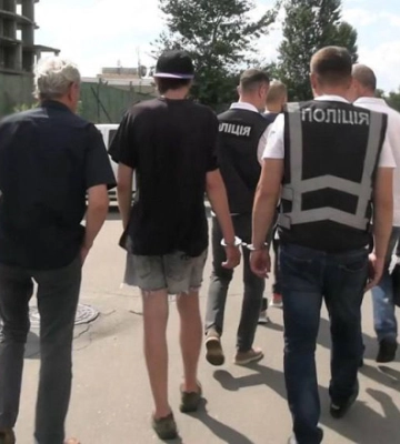 Поліція Києва затримала чоловіка за підпал 12 автівок військовослужбовців