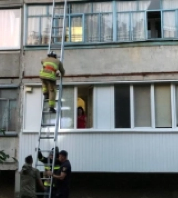 Мертвий власник: вараські рятувальники допомогли відчинити двері квартири