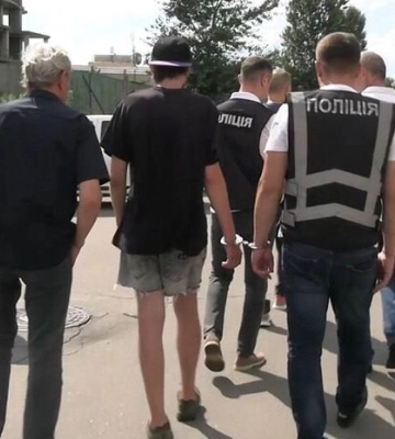 У Києві поліція затримала чоловіка за підпал 12 автівок військовослужбовців