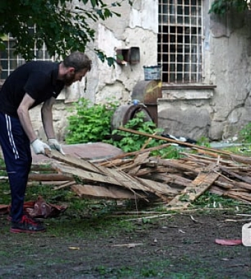 У Кривому Розі провели толоку у будівлі майбутнього Центру відновлення