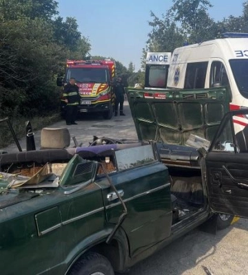 Деревом знесло дах автівки — у Кременчуці на смерть розбився чоловік