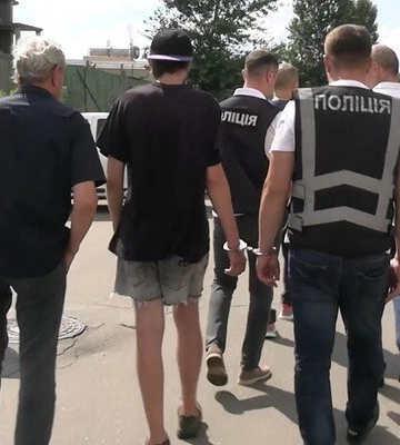 В Києві затримали чоловіка, який палив автівки військовослужбовців