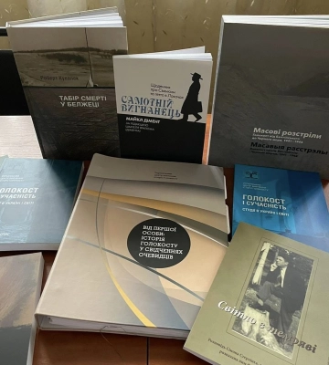 Бібліотека смт Дубове поповнилася новими книгами про Голокост