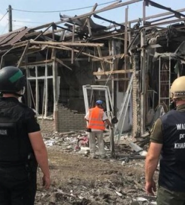 Наслідки обстрілу Куп’янська російськими загарбниками: Пошкоджено будинки, магазини та господарські споруди. ФОТОрепортаж