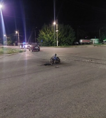 В центре Мелитополя Таврия таранила мотоцикл 
