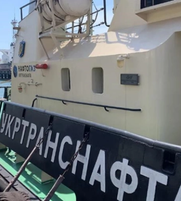 Нафтогаз передає два буксирні судна для ВМС