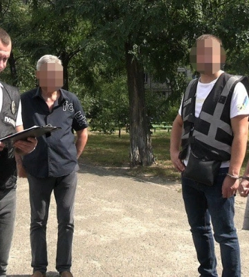 У Києві затримали чоловіка, який через негативне ставлення до військових підпалював їх машини. Фото і відео