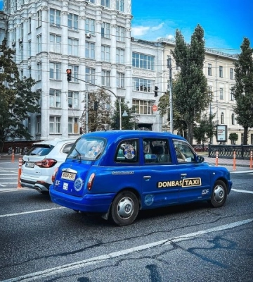 В Україні помітили унікальний автомобіль таксі (Фото)