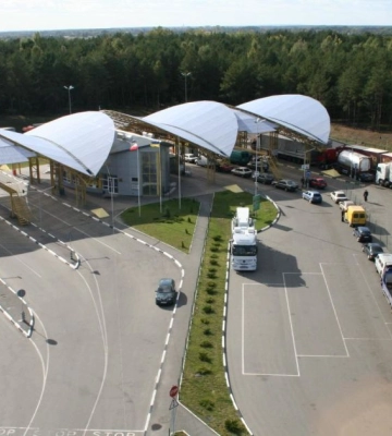 Два пункти пропуску на кордоні Волині з Польщею з 21 серпня почали пропускати автобуси лише за записом