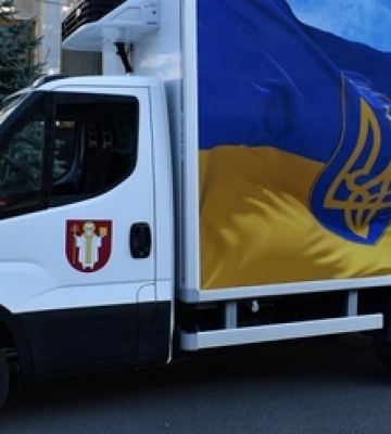 У Луцьку благодійники передали місії «На щиті» нове авто 